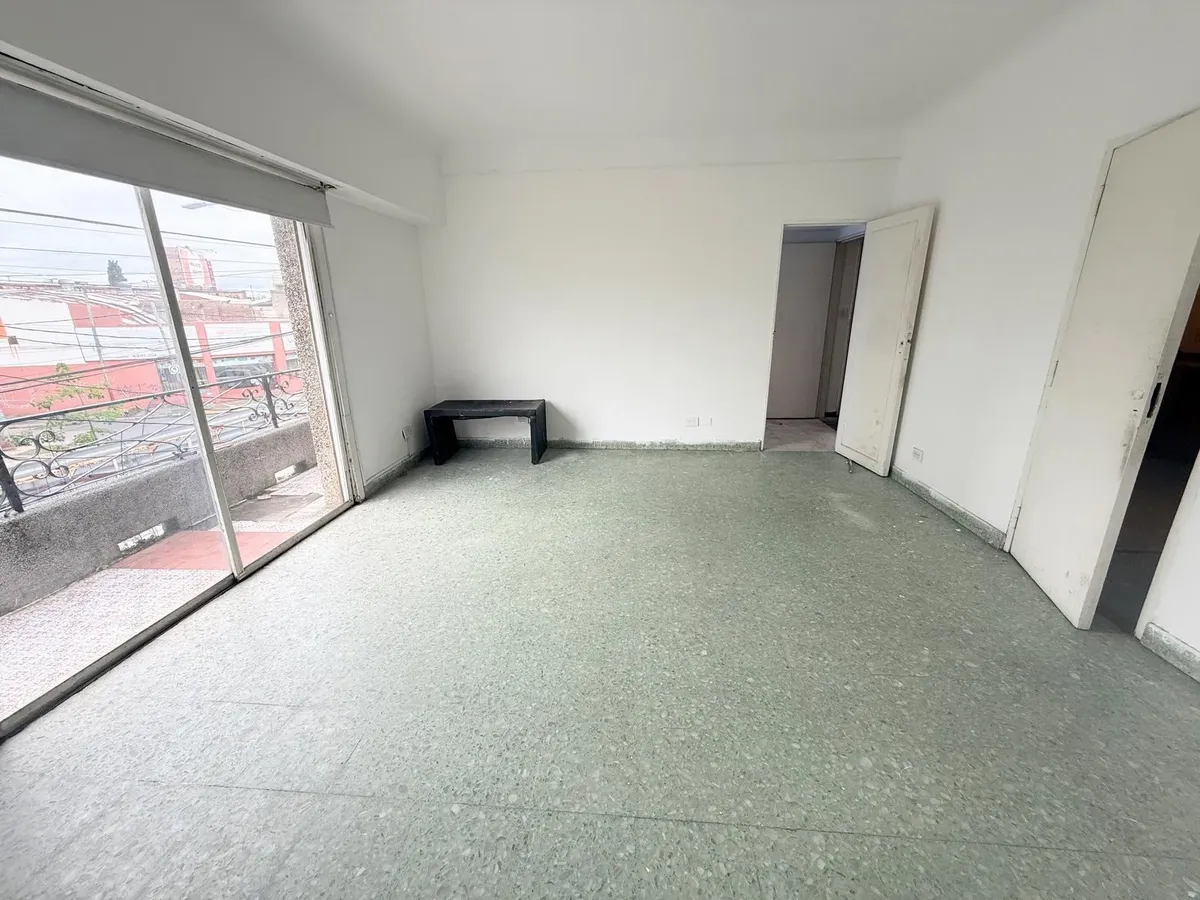 PH de 2 ambientes con terraza en alquiler en Lanús