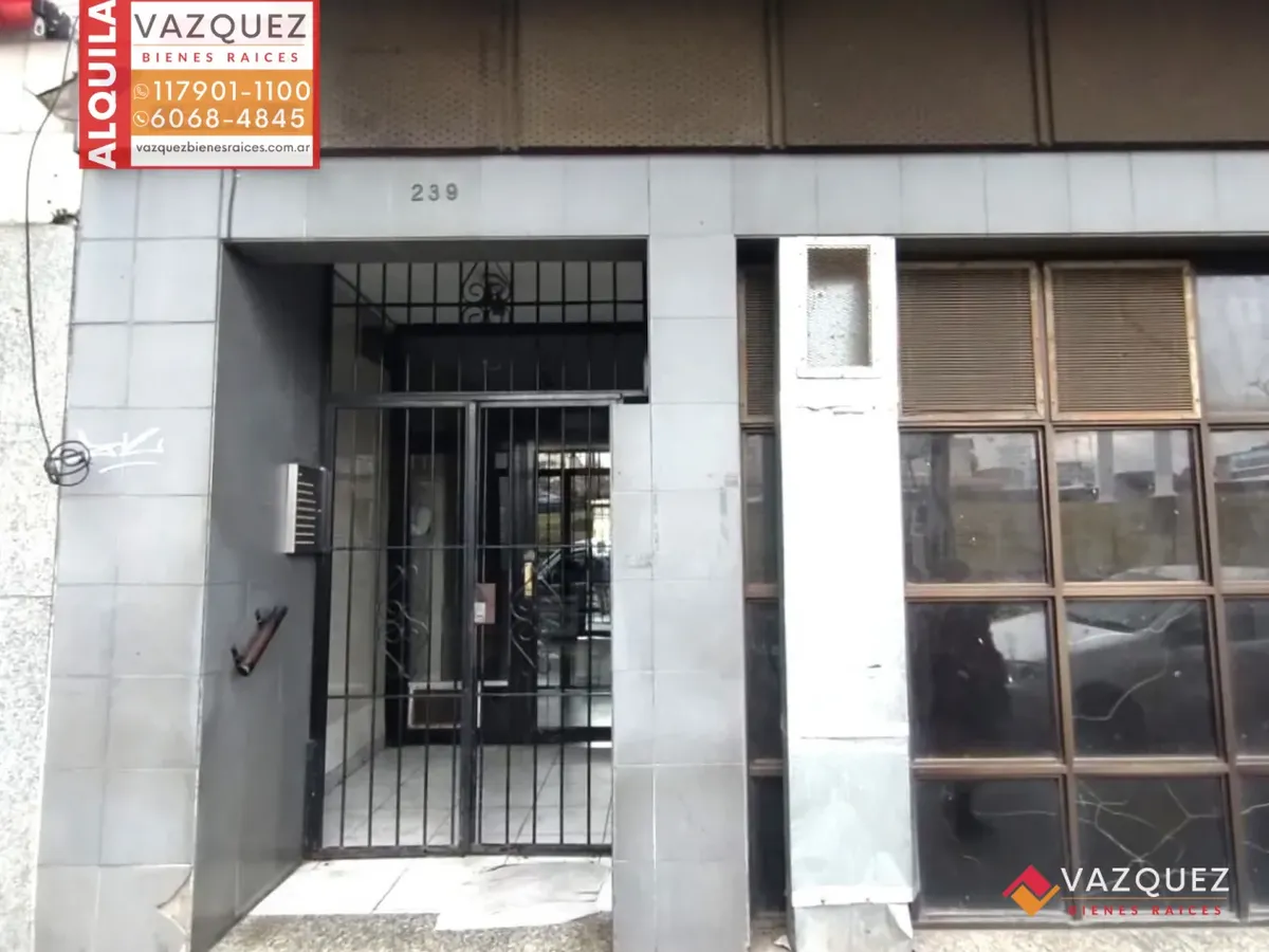 Monoambiente en Tres de Febrero en cuarto piso por ascensor