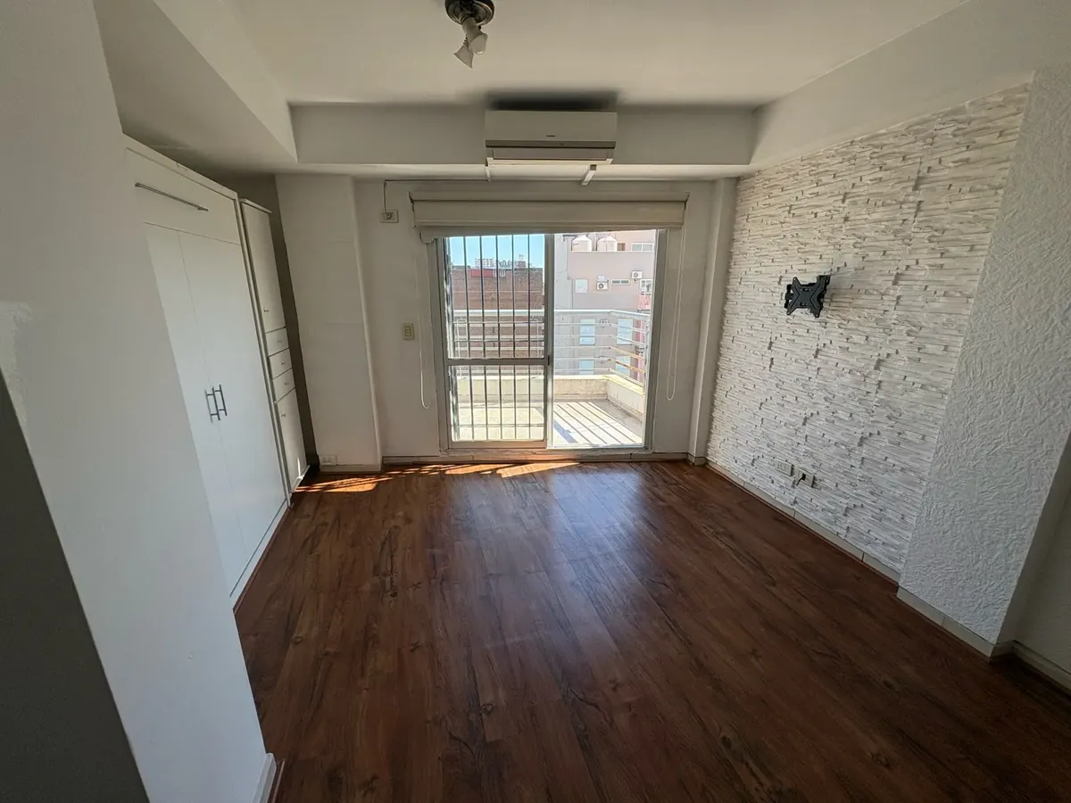 Kitnet com varanda-terraço em Caballito