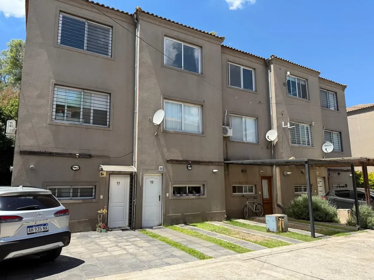 Three-bedroom triplex in El Talar de Pacheco, Tigre