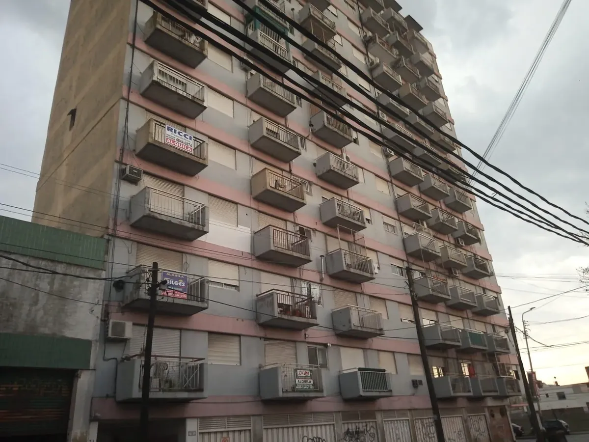 Studio apartment with front-facing balcony in Ramos Mejía