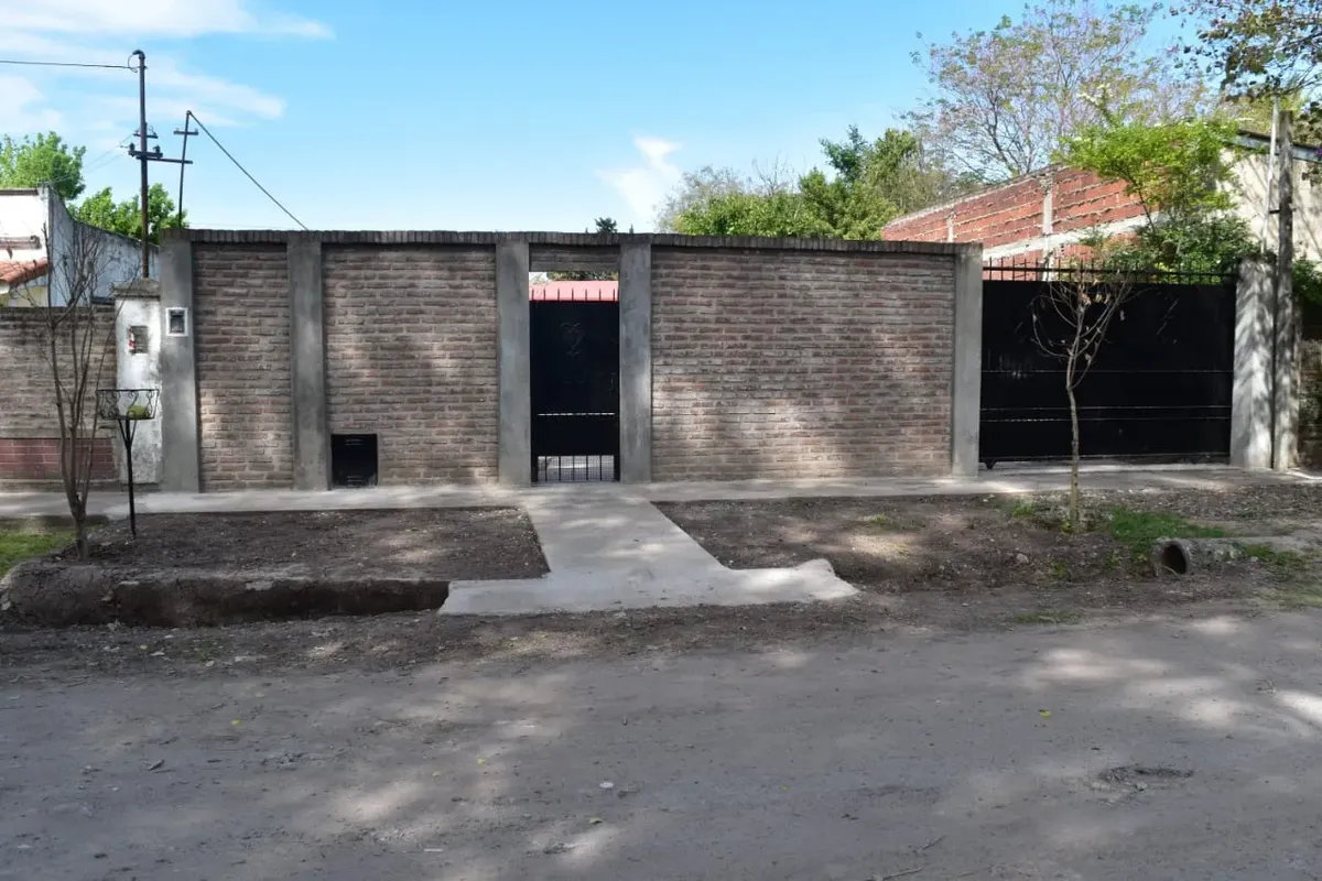 Apartamento com 2 dormitórios e pátio em Ituzaingó