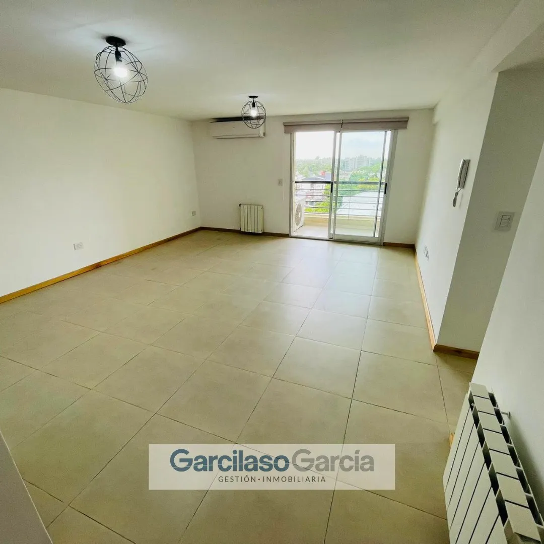 Departamento de 3 ambientes con cochera en Ituzaingó