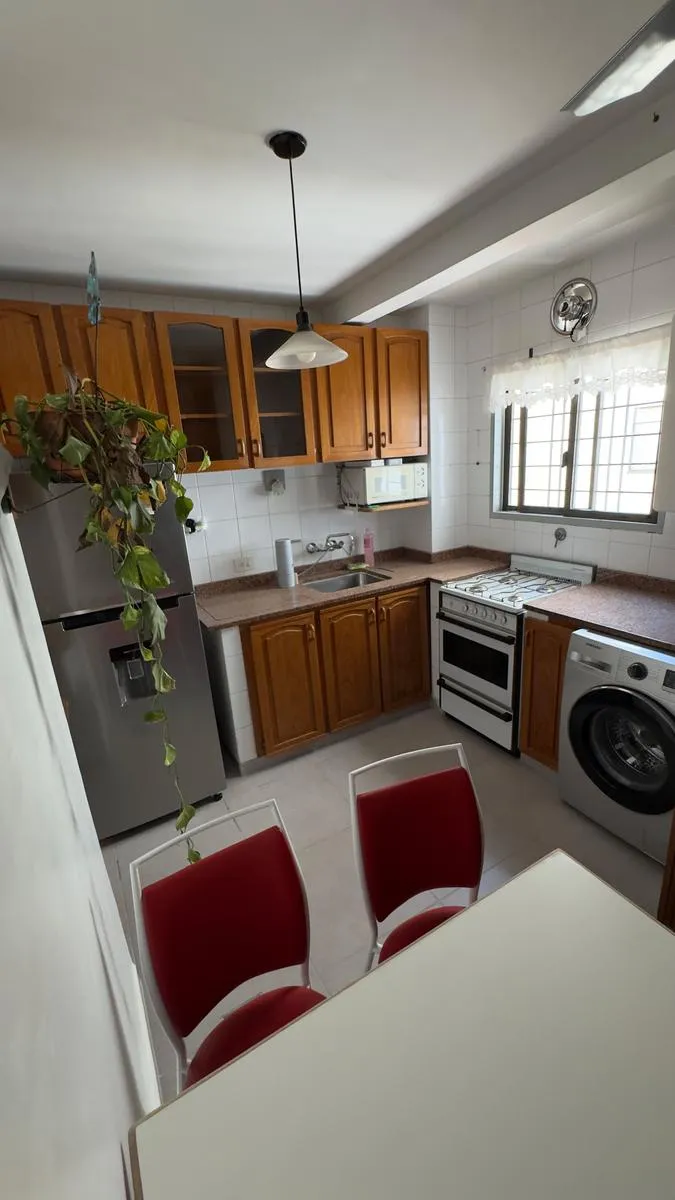 Apartamento de três ambientes com varanda em Vicente López (Olivos)