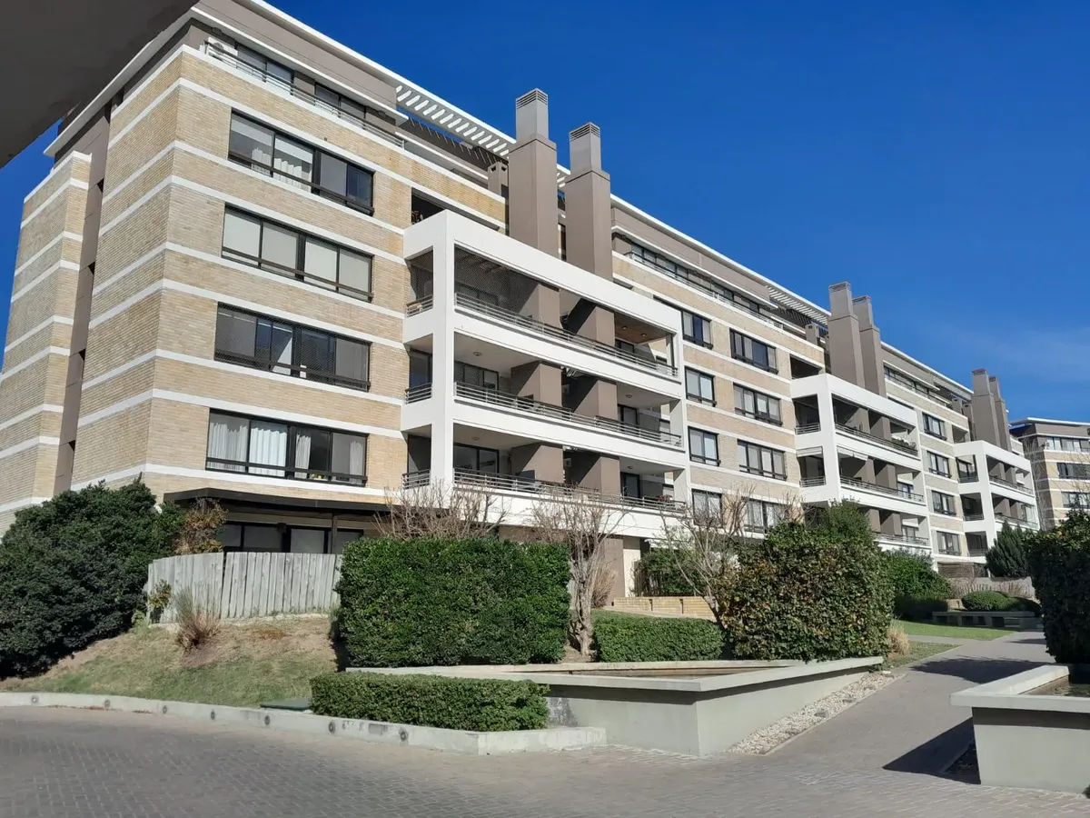 Two-bedroom apartment with balcony and grill in Nordelta, Tigre