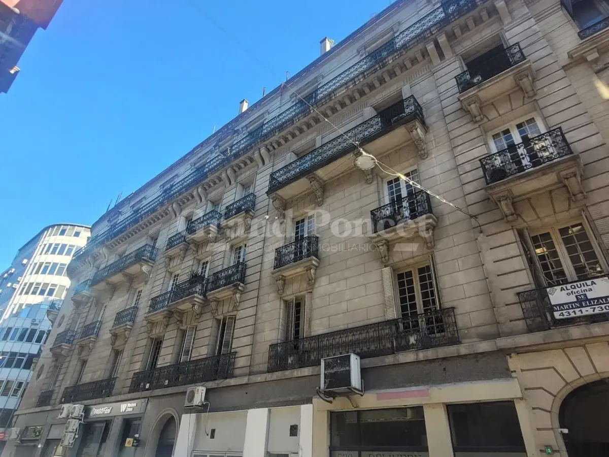 Piso de 12 ambientes con 2 cocheras en Retiro