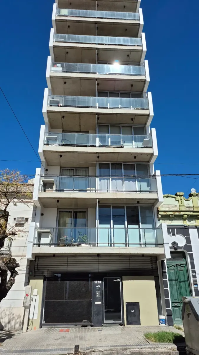 Departamento de 2 ambientes con 1 dormitorio y cochera en La Plata