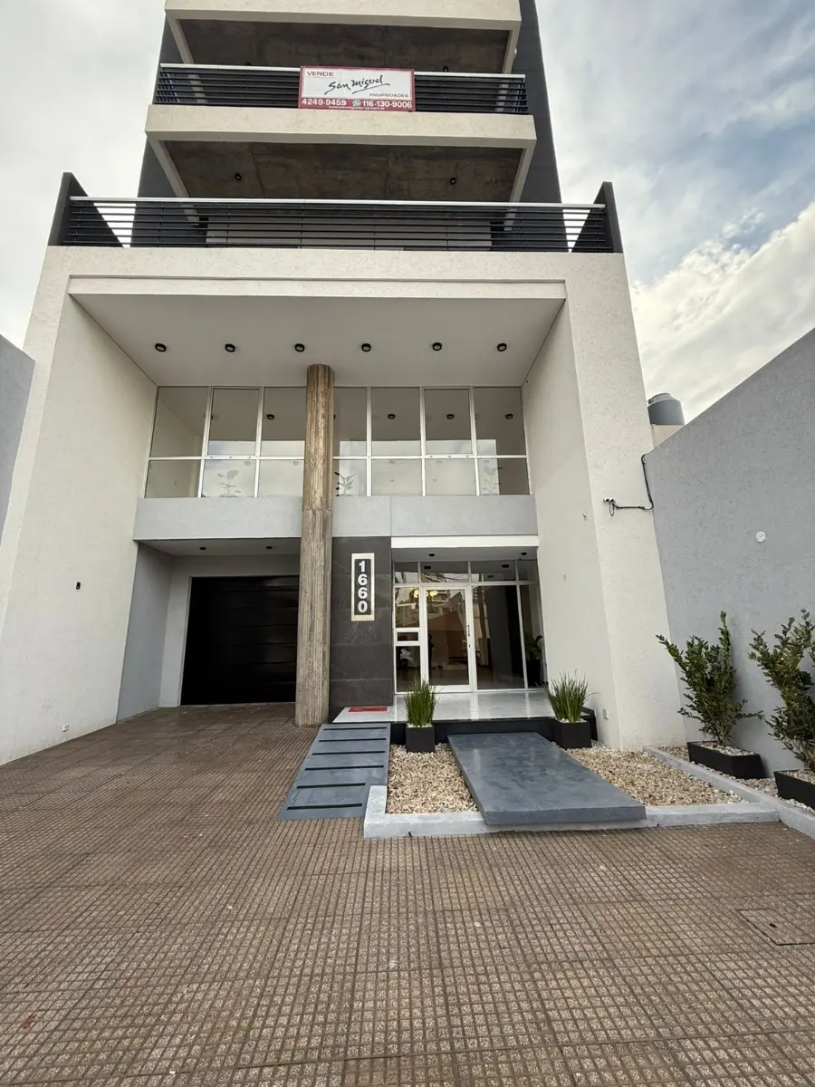 Apartamento de dois ambientes novo com varanda em Lanús