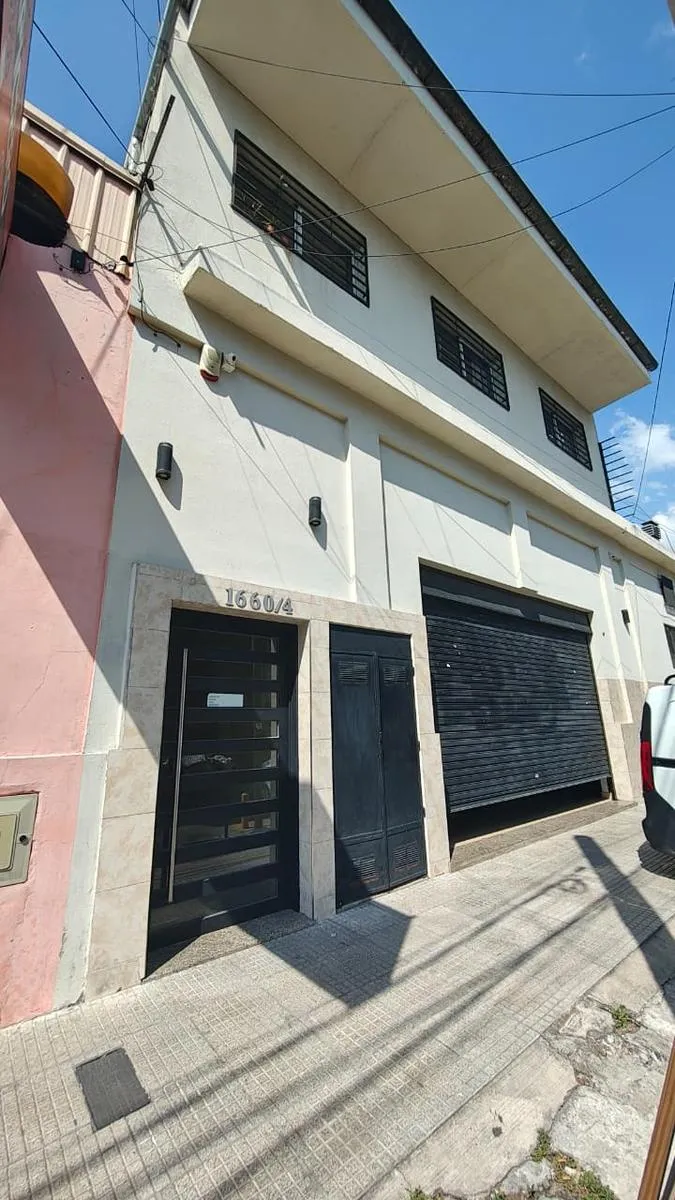 Two-room PH apartment with 1 bedroom in Lanús Oeste
