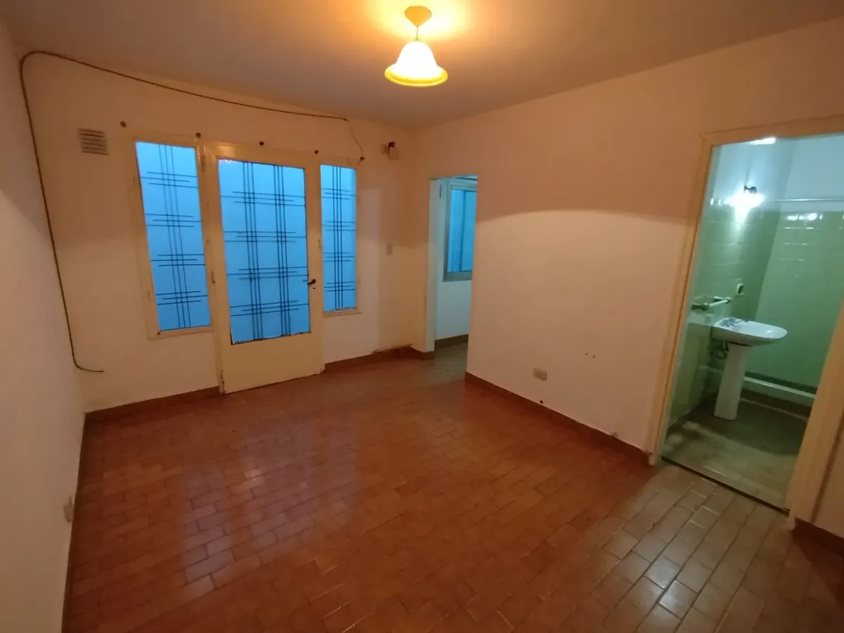 Apartamento PH de 2 ambientes interno com 1 dormitório em Lanús