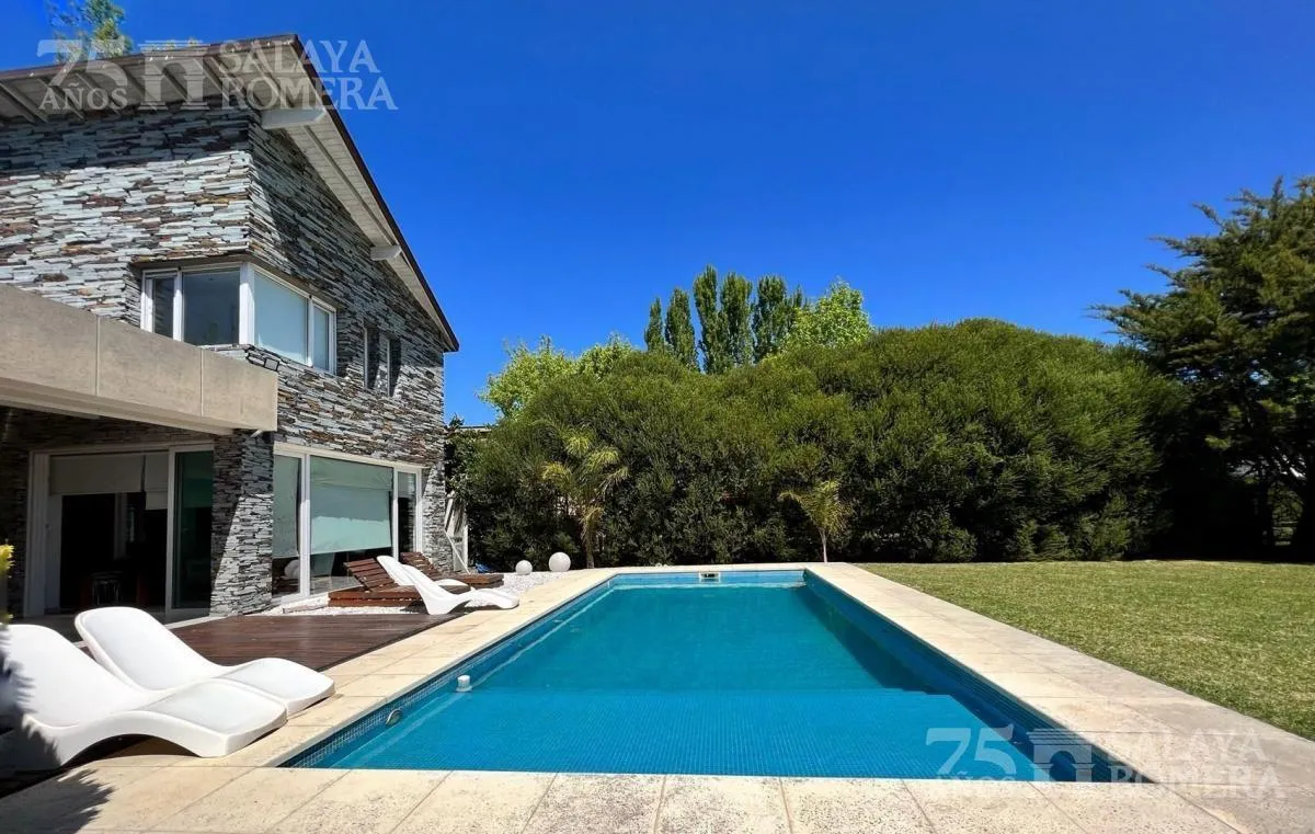 Five-bedroom house in Tigre, San Isidro Labrador gated community