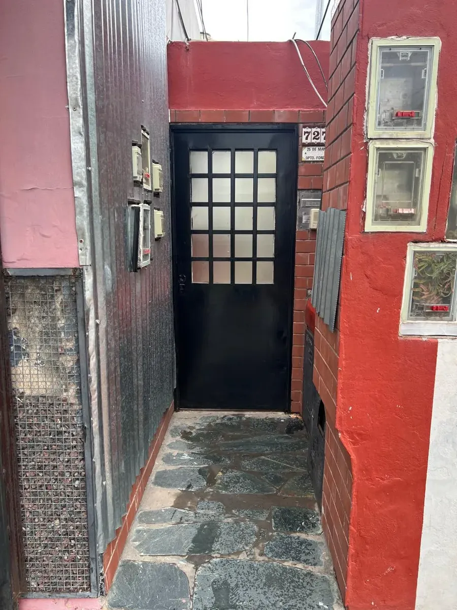 Departamento En 1er Piso Por Escalera, Sobre Importante Avenida Sin Expensas. Merlo- Bs As