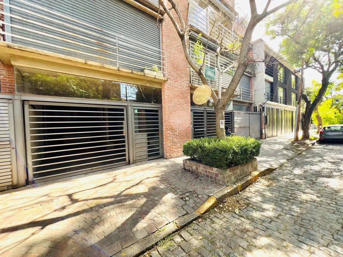Monoambiente con balcón en alquiler en San Isidro