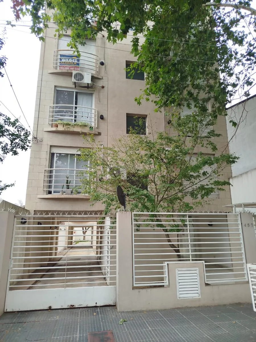 Departamento de 3 ambientes con cochera descubierta en Ramos Mejía