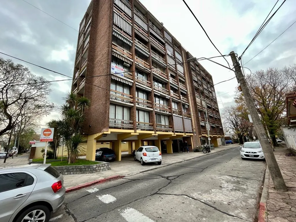 Kitnet divisível em Morón