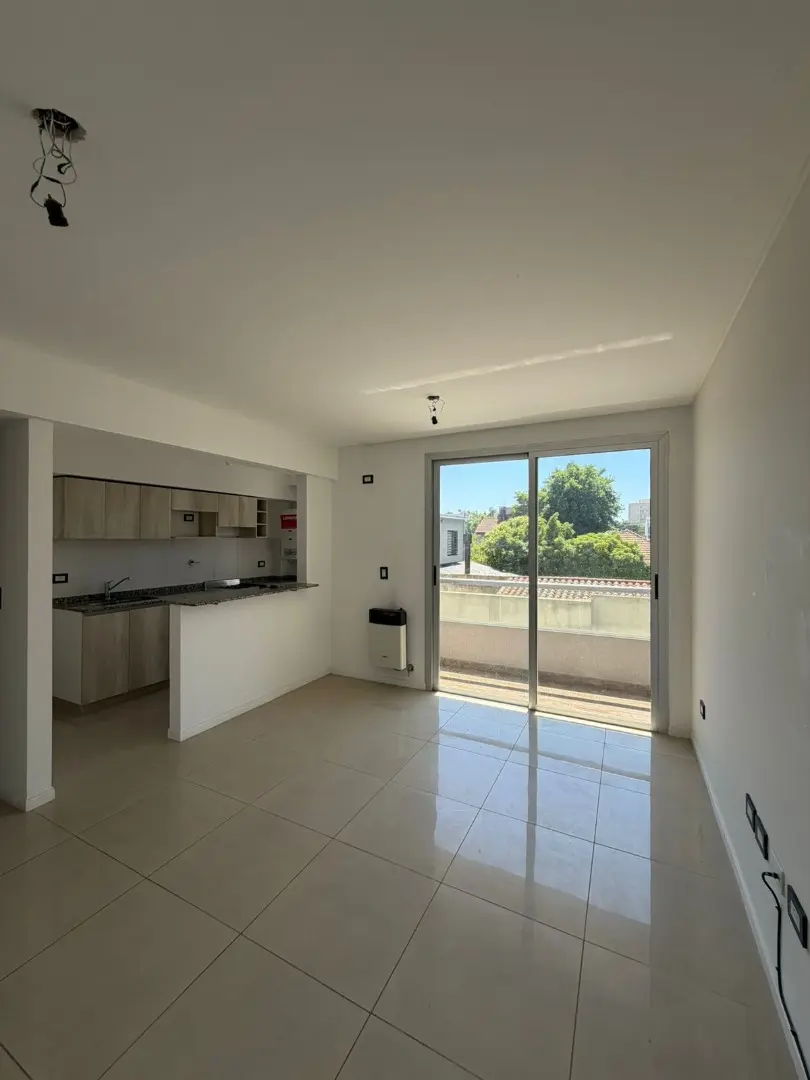 Apartamento de dois ambientes com 1 quarto em Ituzaingó Centro