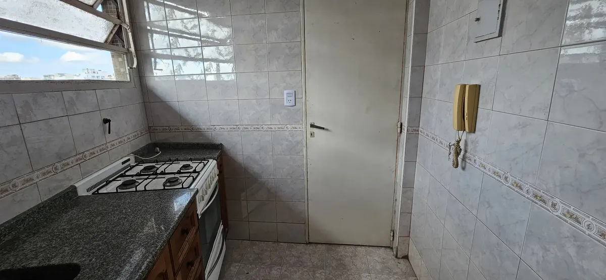 Полуэтажная двухкомнатная квартира с балконом в Balvanera