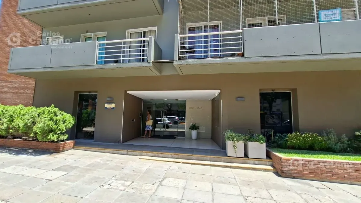 Three-bedroom apartment with balcony, pool and parking on Av. Maipú in Vicente López