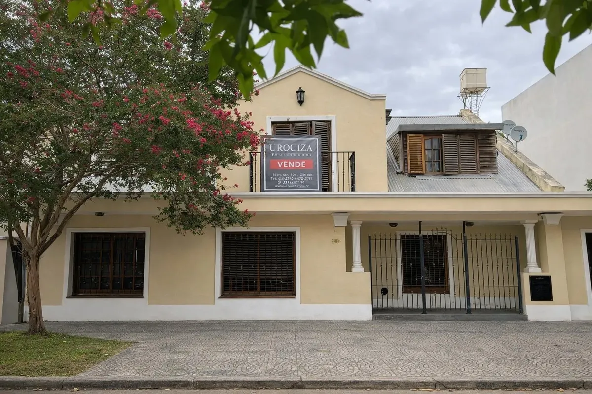 Casa de 5 dormitórios em City Bell, dois andares