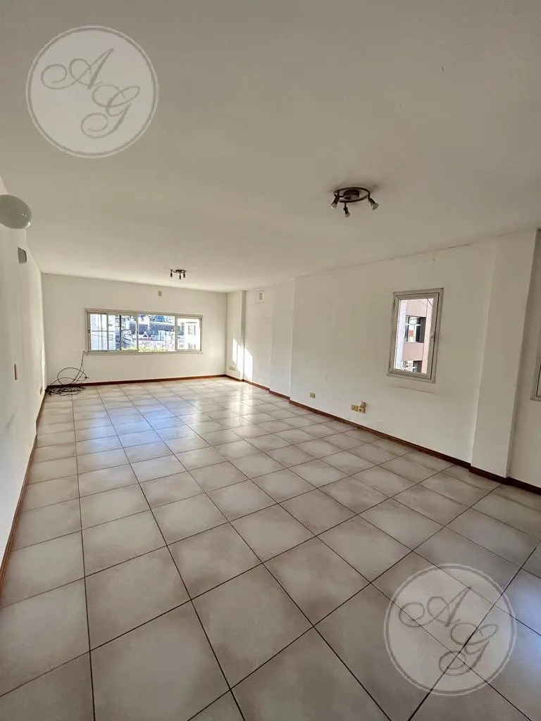 Semi piso monoambiente divisible de 50 m² en Retiro