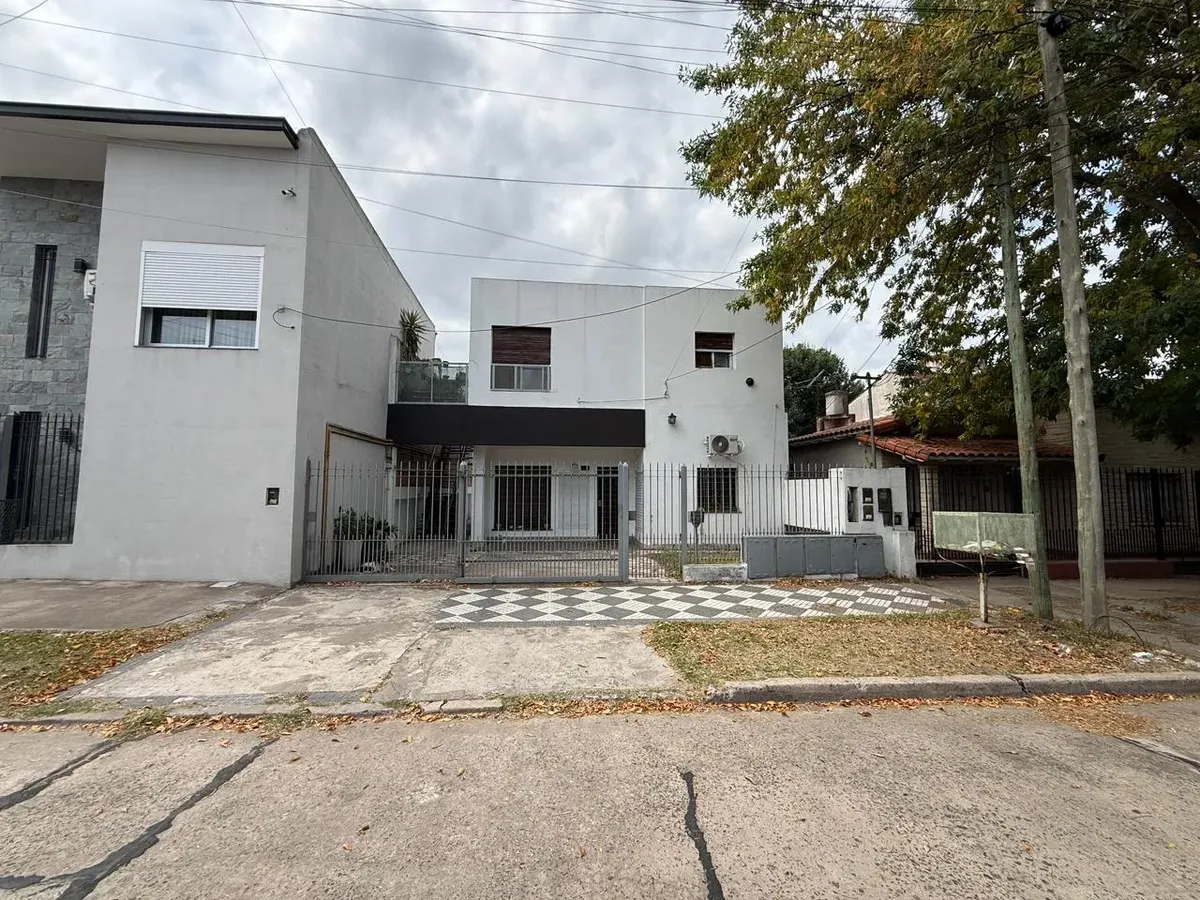 Two-room apartment with shared patio in Esteban Echeverría
