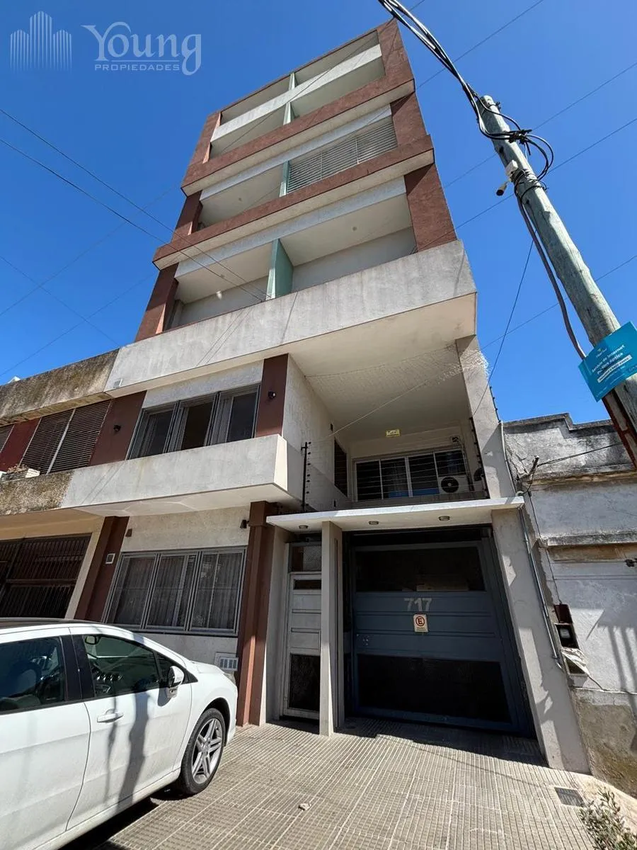 Квартира-студия с балконом и (закреплённым) парковочным местом в Bernal