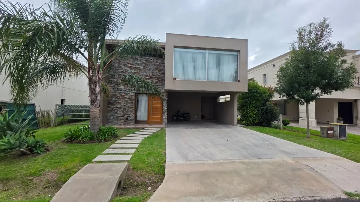 Casa En Guillermo E Hudson, Los Troncos