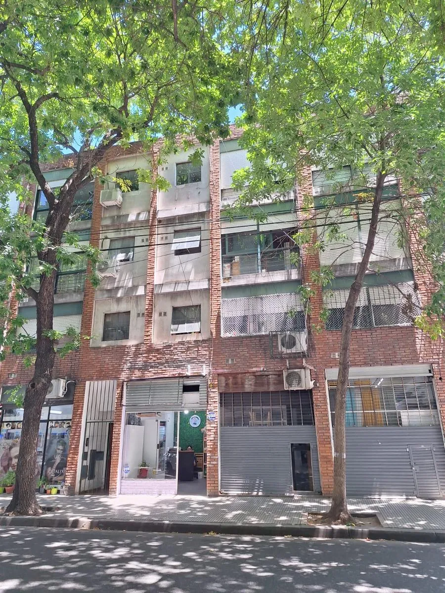 Monoambiente al frente en Balvanera