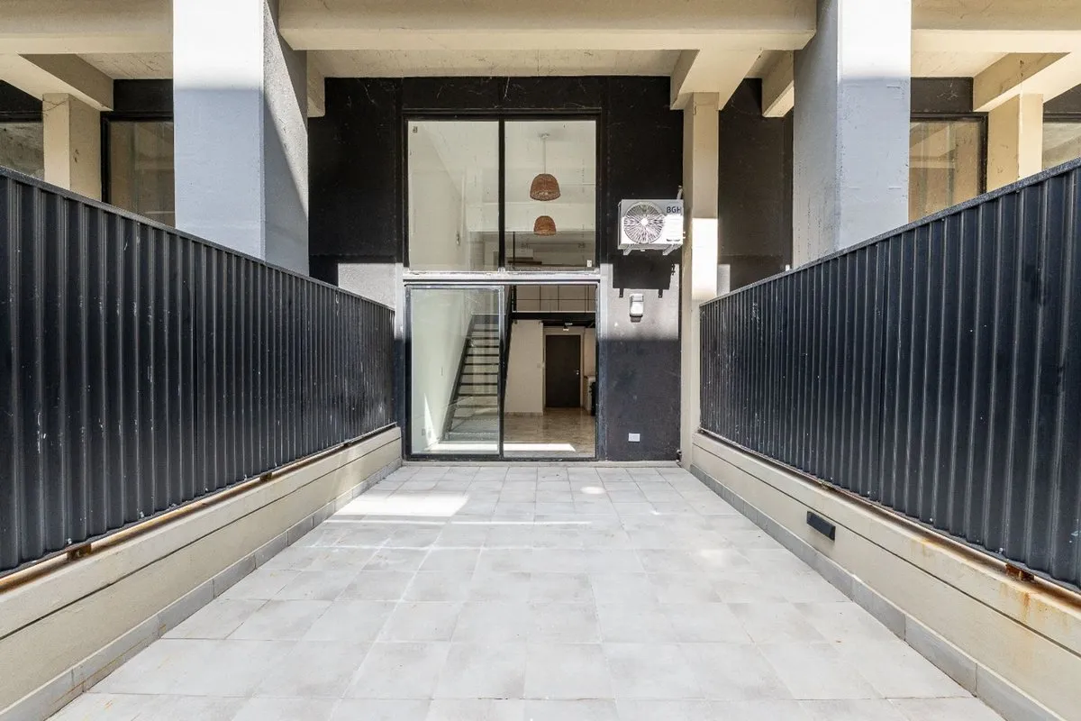 Dúplex de 2 ambientes con patio en La Boca