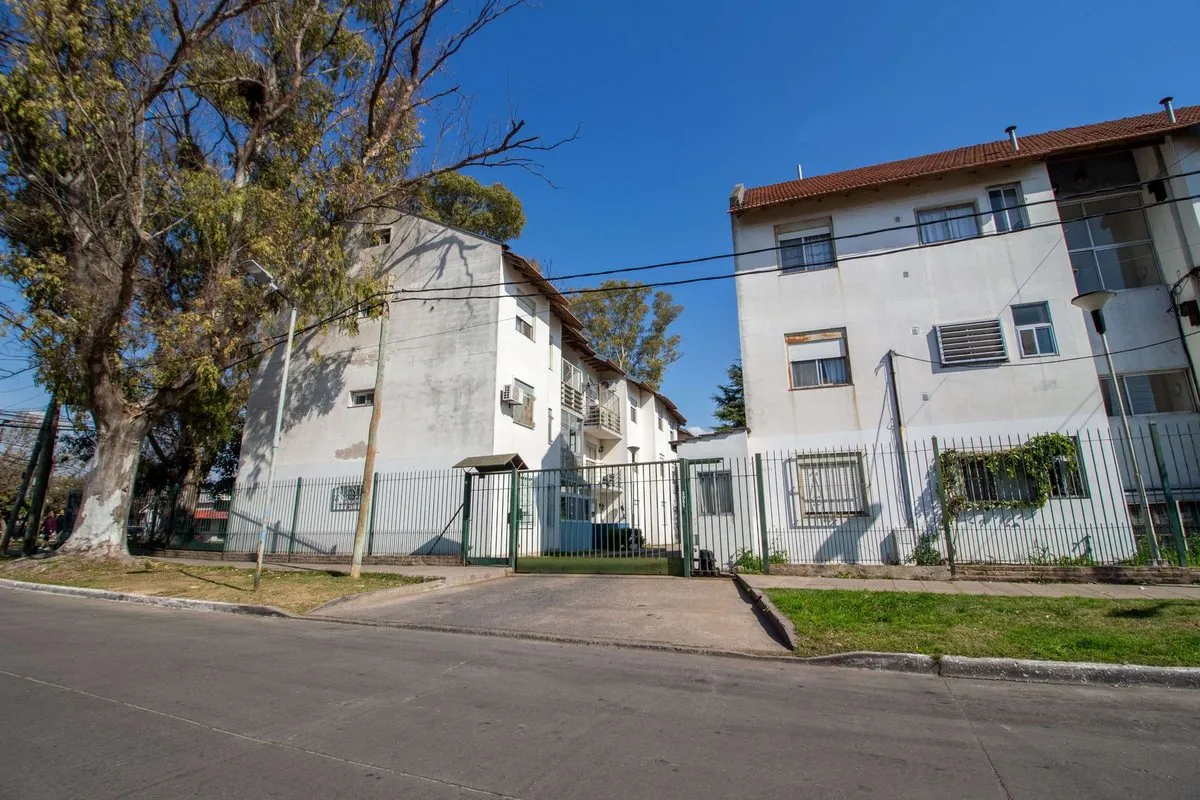 Four-room apartment with parking in Quilmes Oeste