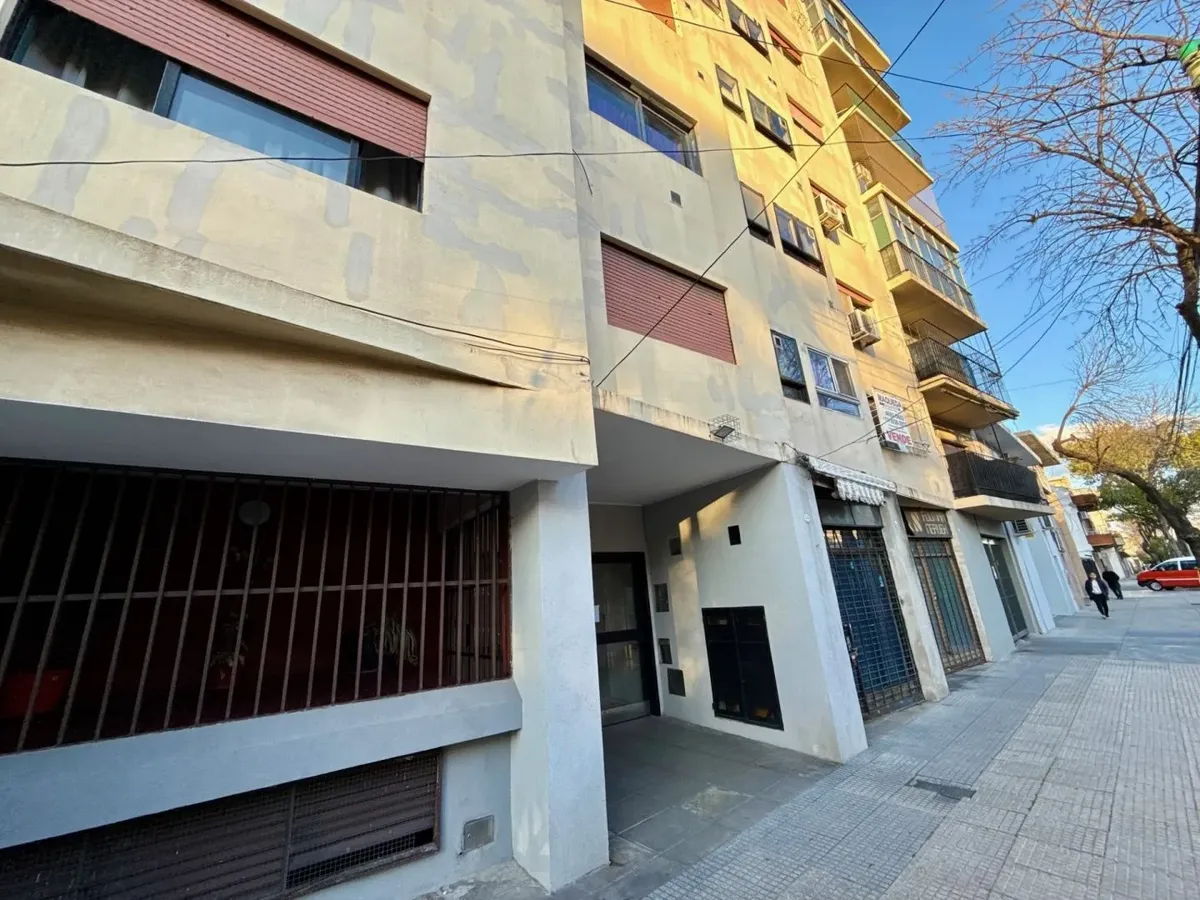 Apartamento de dois ambientes com 1 dormitório em Flores