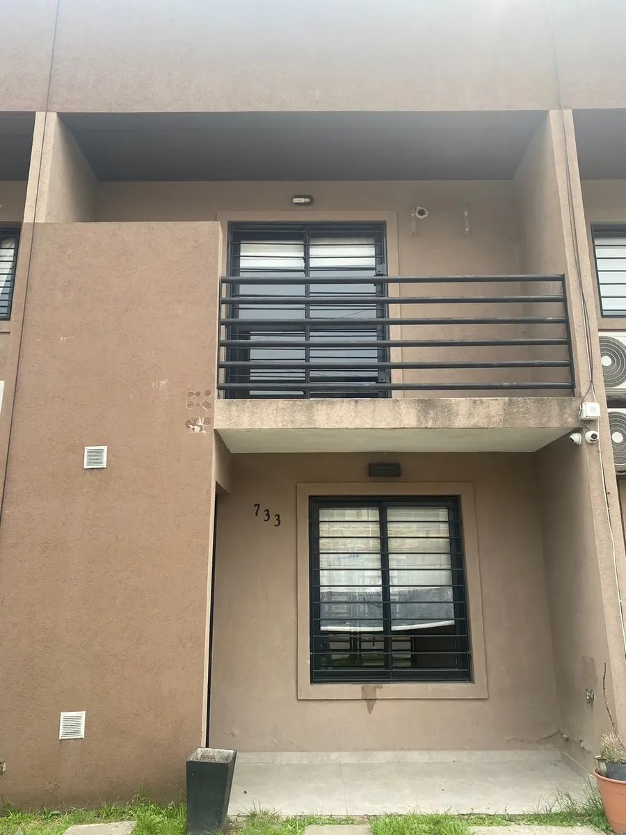 Apartamento duplex com 2 dormitórios em Ituzaingó, com vaga de garagem