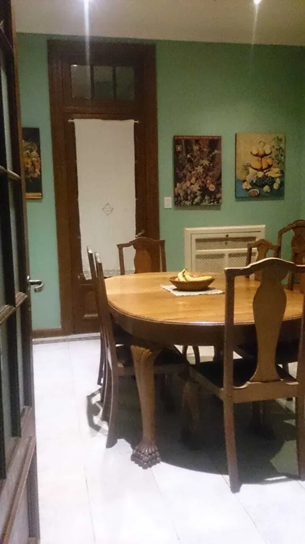 Casa em aluguel com 4 dormitórios em Villa Crespo