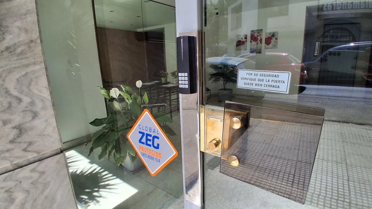 Квартира с 2 спальнями и парковочным местом в Flores