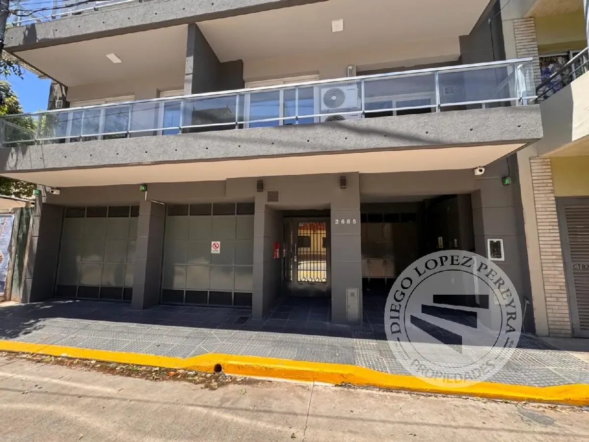 Monoambiente al frente con balcón en Villa Urquiza