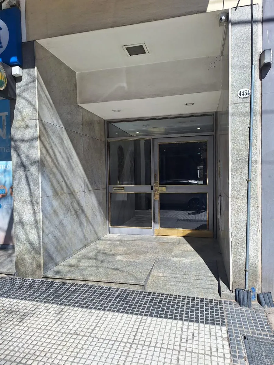 Departamento de 3 ambientes con patio en Almagro