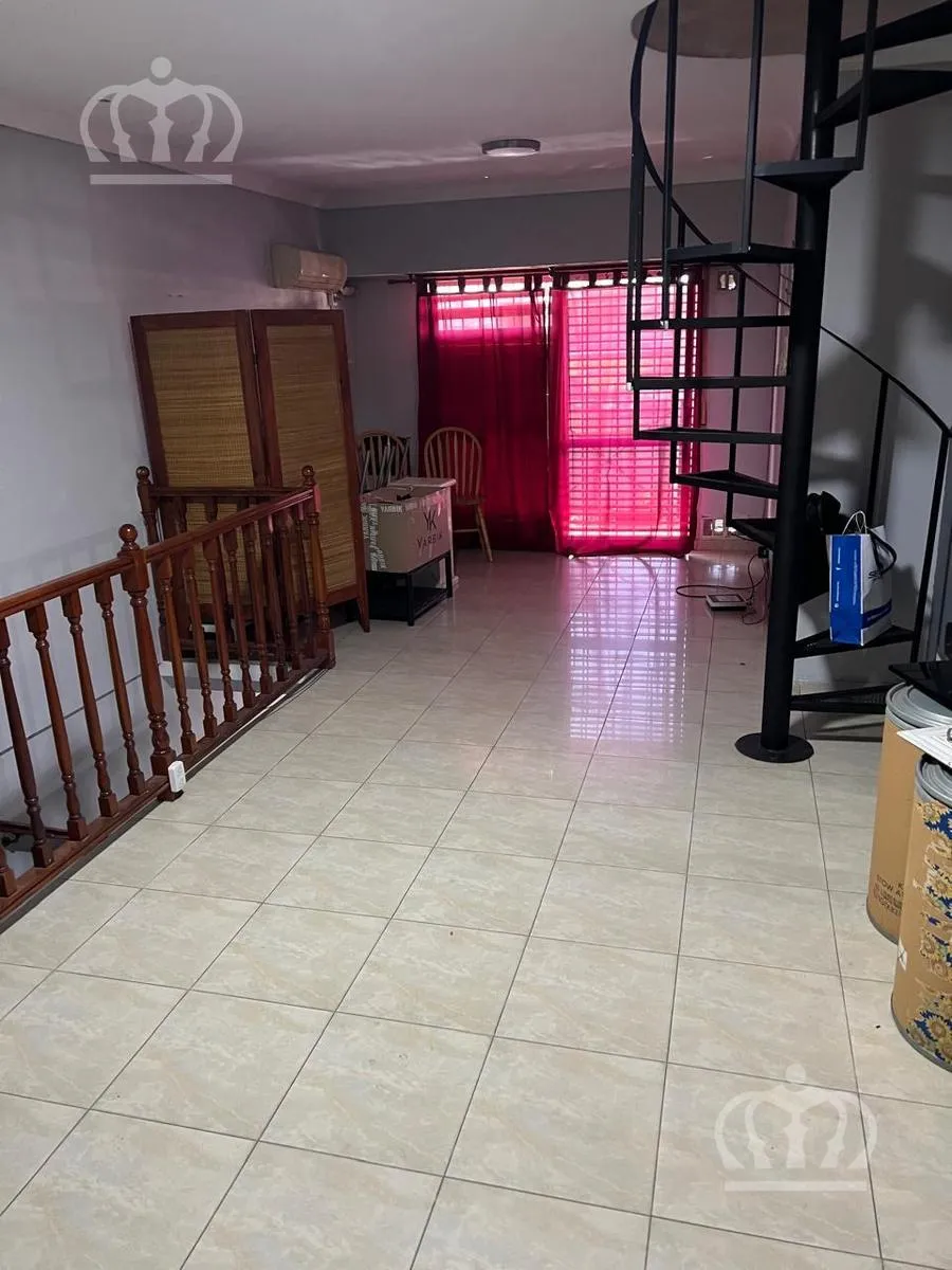 PH de três quartos térreo em Lanús, com entrada independente