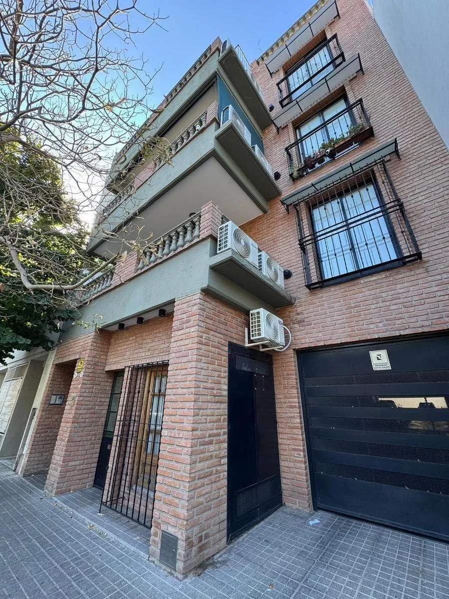 Apartamento de três ambientes com 2 quartos em Coghlan