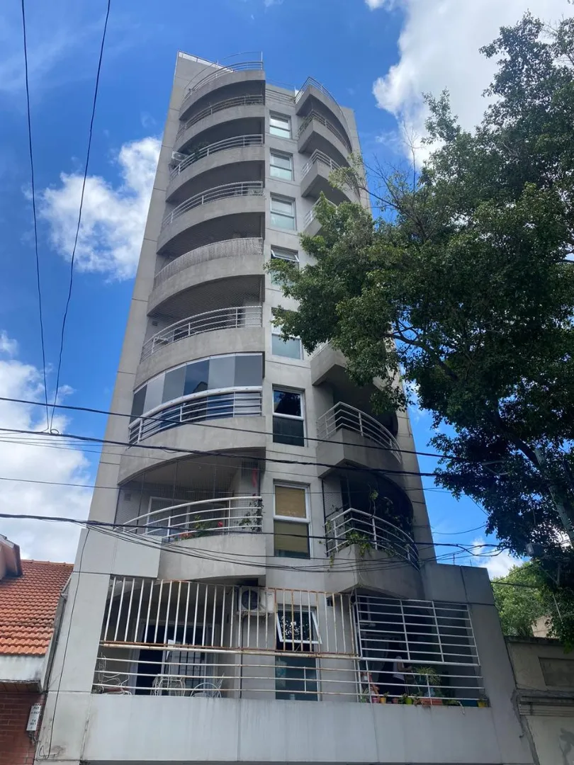 Two-room half-floor apartment with two balconies in Caballito