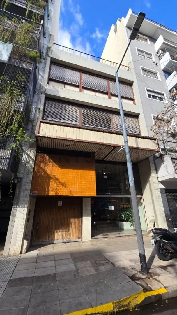Prédio de uso múltiplo para aluguel em Villa Crespo com local e vaga de garagem