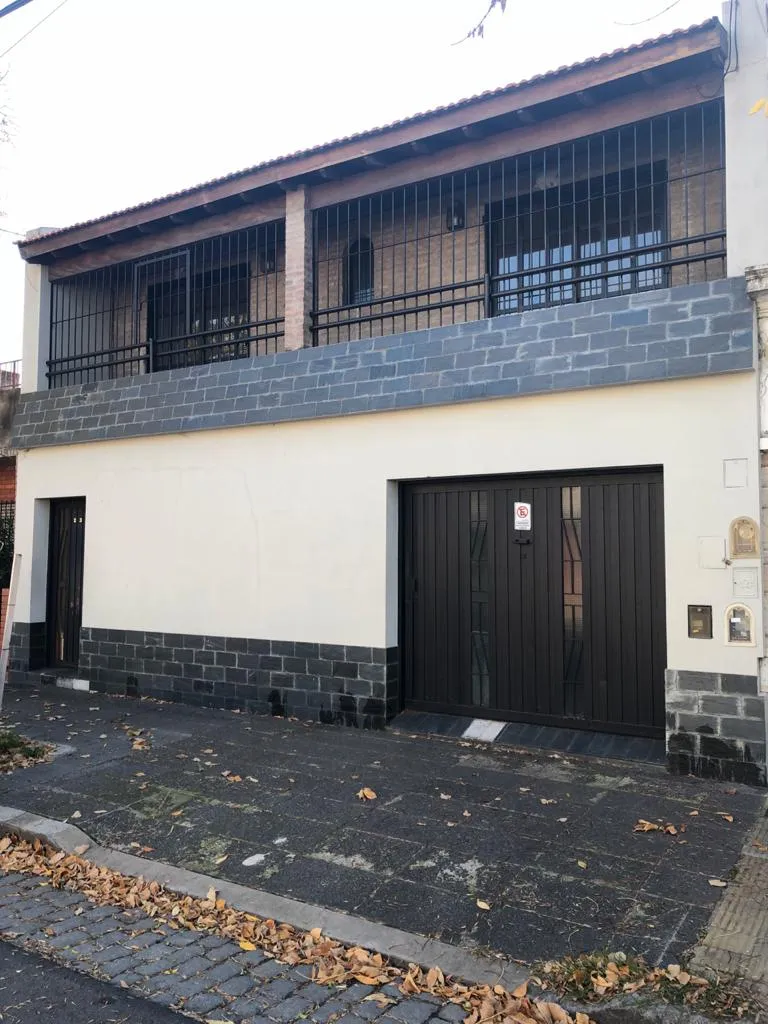 PH de 3 ambientes con patio y terraza en Nueva Pompeya