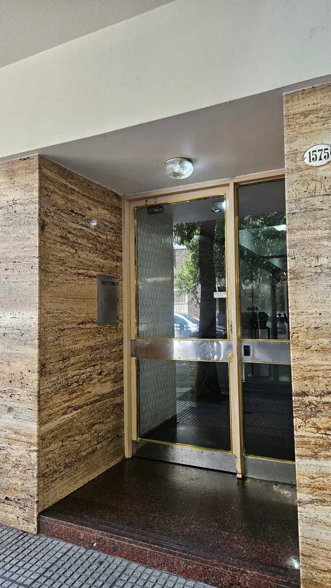 Двухуровневая квартира с 1 спальней после ремонта в Recoleta