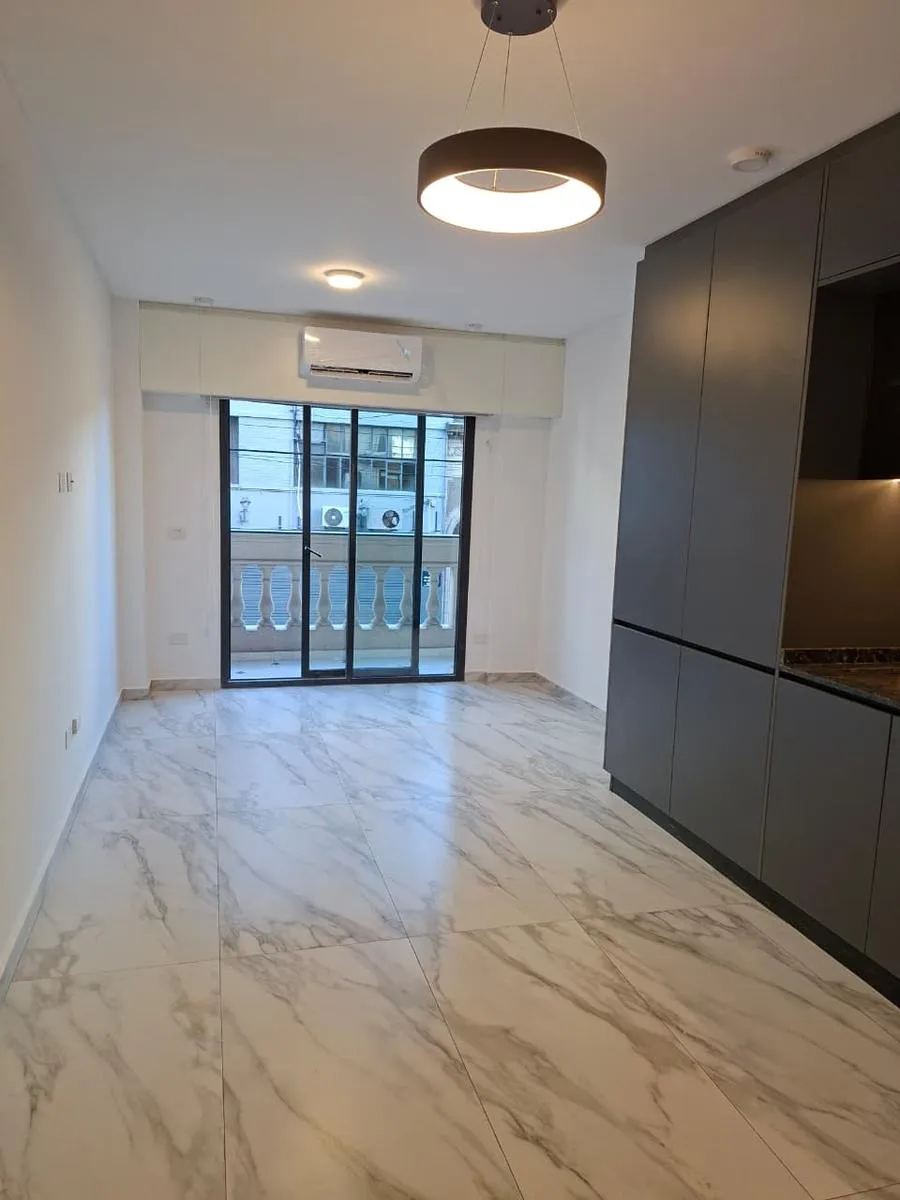 Квартира-студия новая с балконом в Flores