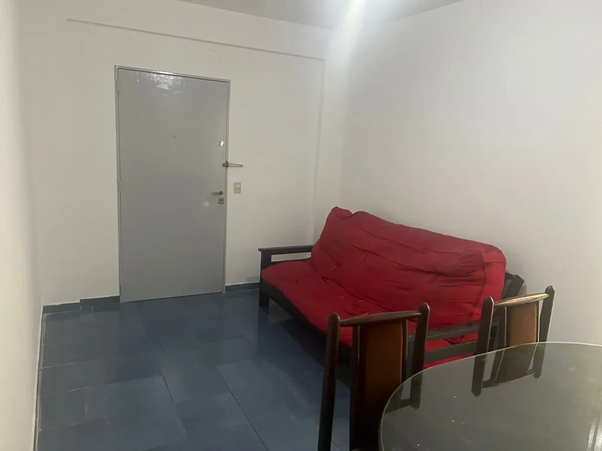 Departamento de 2 ambientes al frente con balcón en Núñez