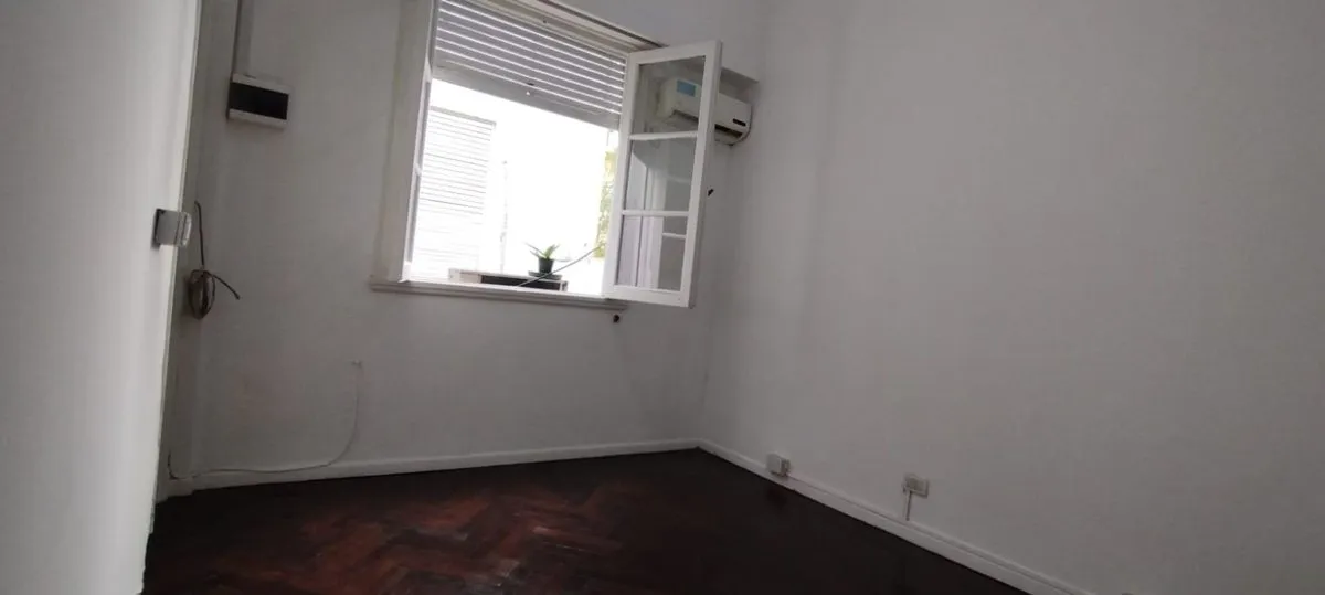 Apartamento de dois ambientes com 1 quarto em Monserrat