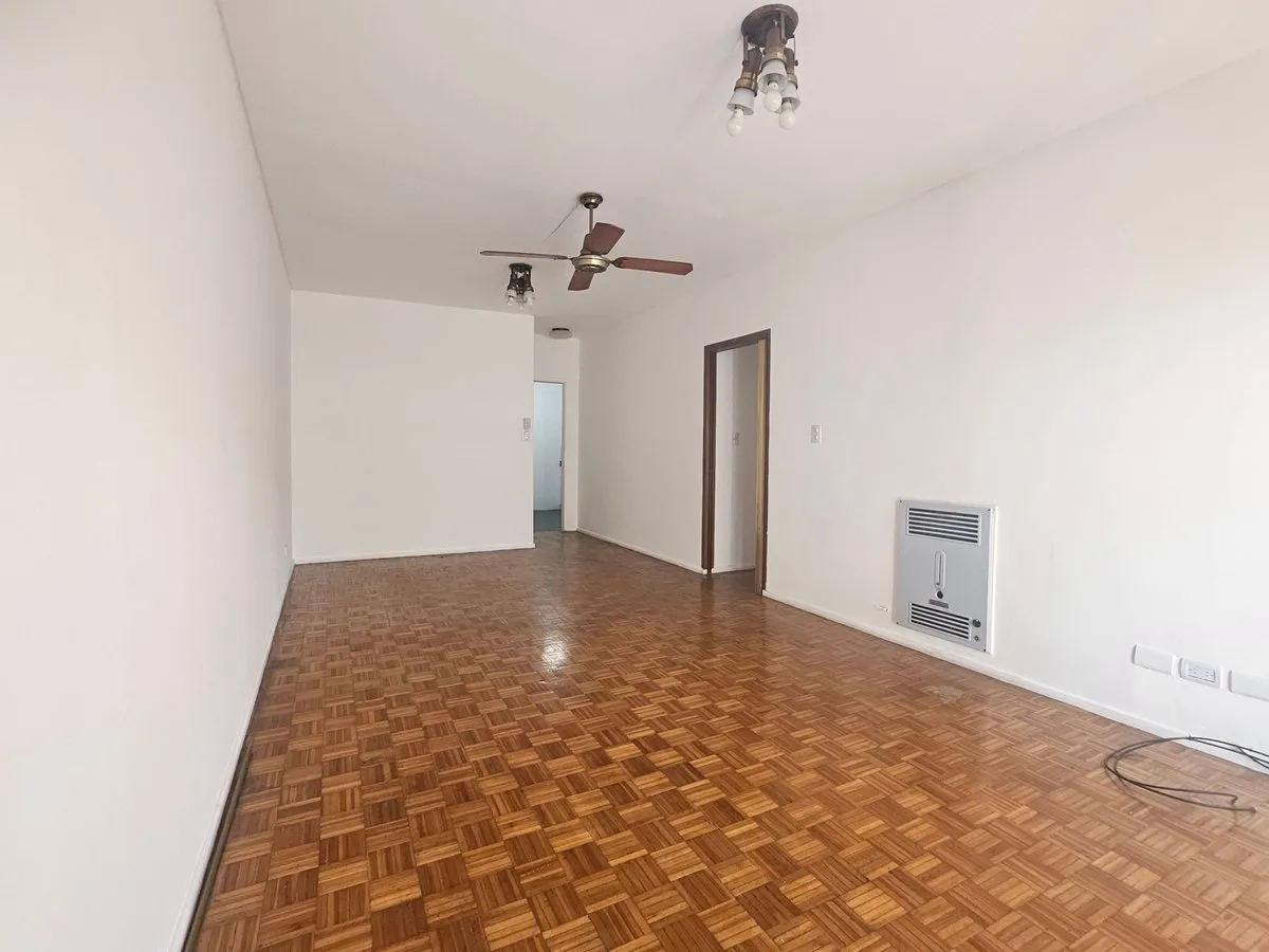 Three-room apartment with balcony in Balvanera