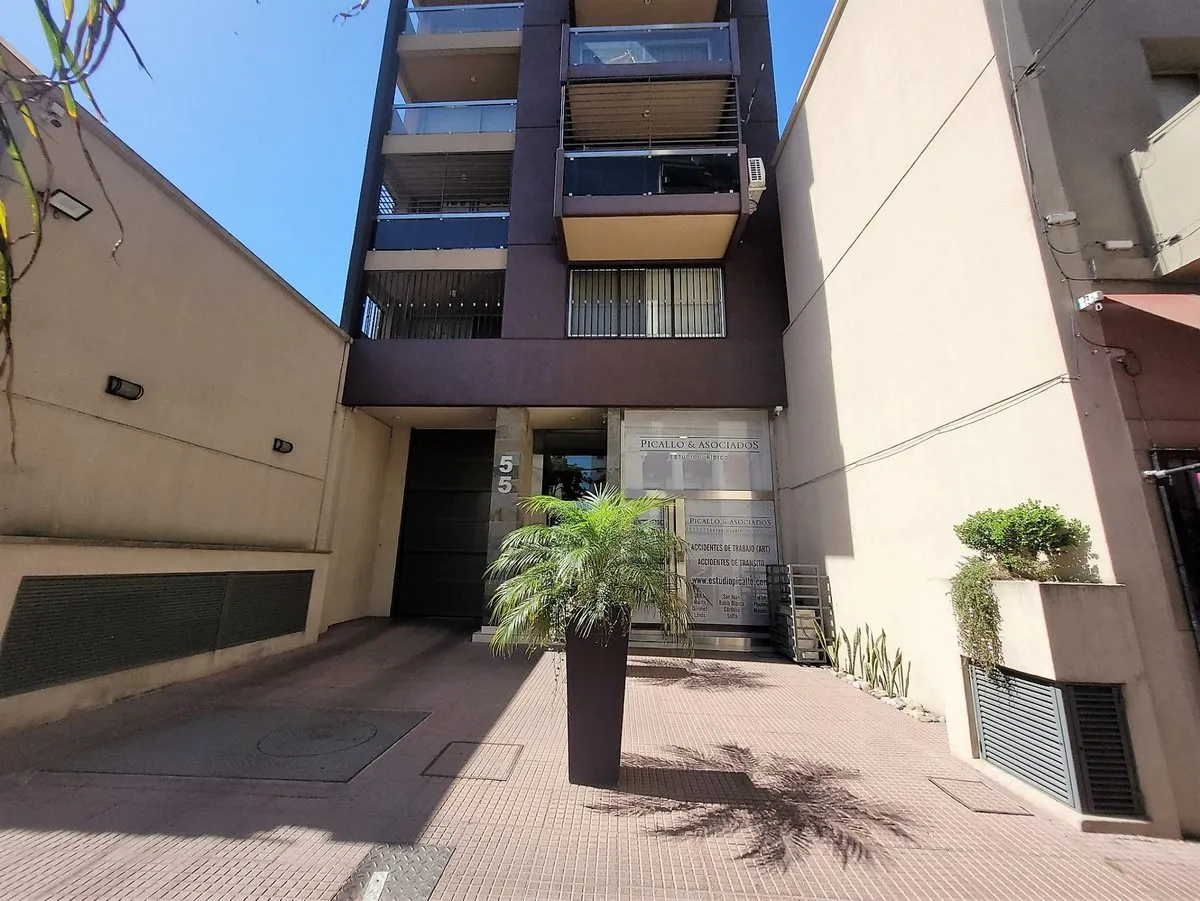 Studio apartment with balcony in Lanús Oeste