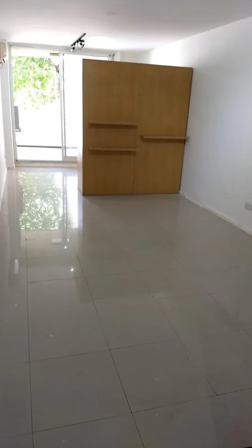 Kitnet divisível com varanda e área de churrasco em San Telmo