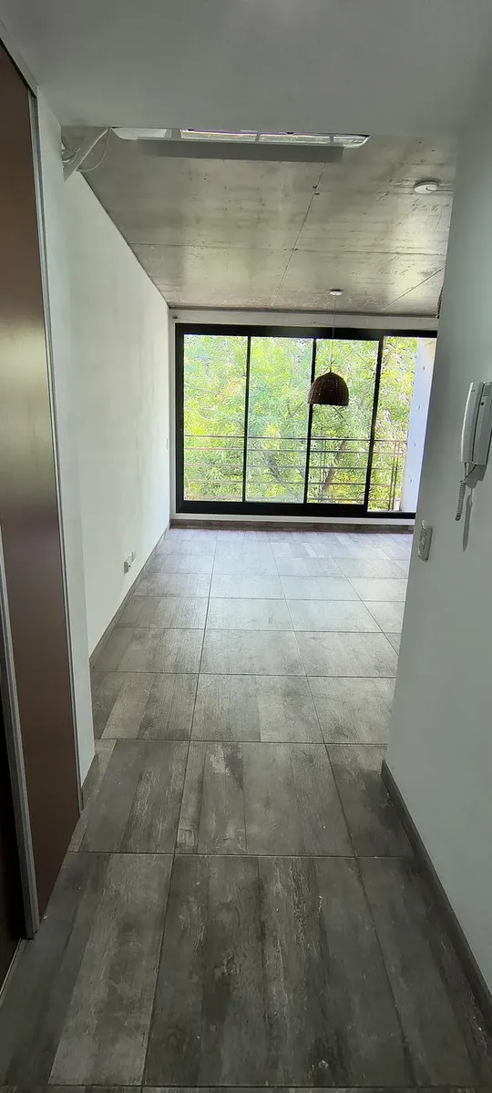 Monoambiente al frente en Palermo con balcón