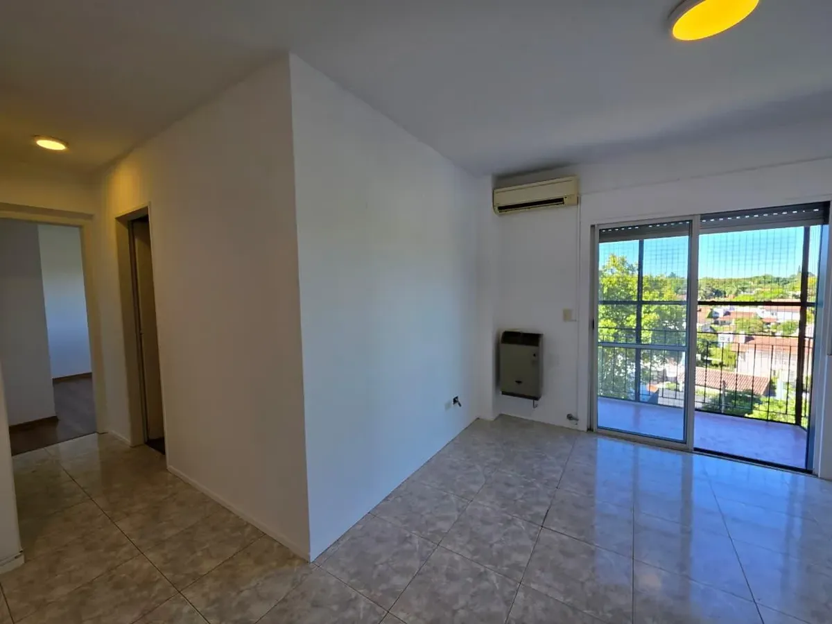 Apartamento de três ambientes com vaga de garagem em San Isidro